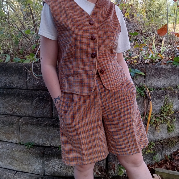 Vintage Pants - Vintage 90s Lizsport Vest and Shorts Set